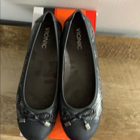 Vionic Grey Snake Flats - Picture 6 of 8